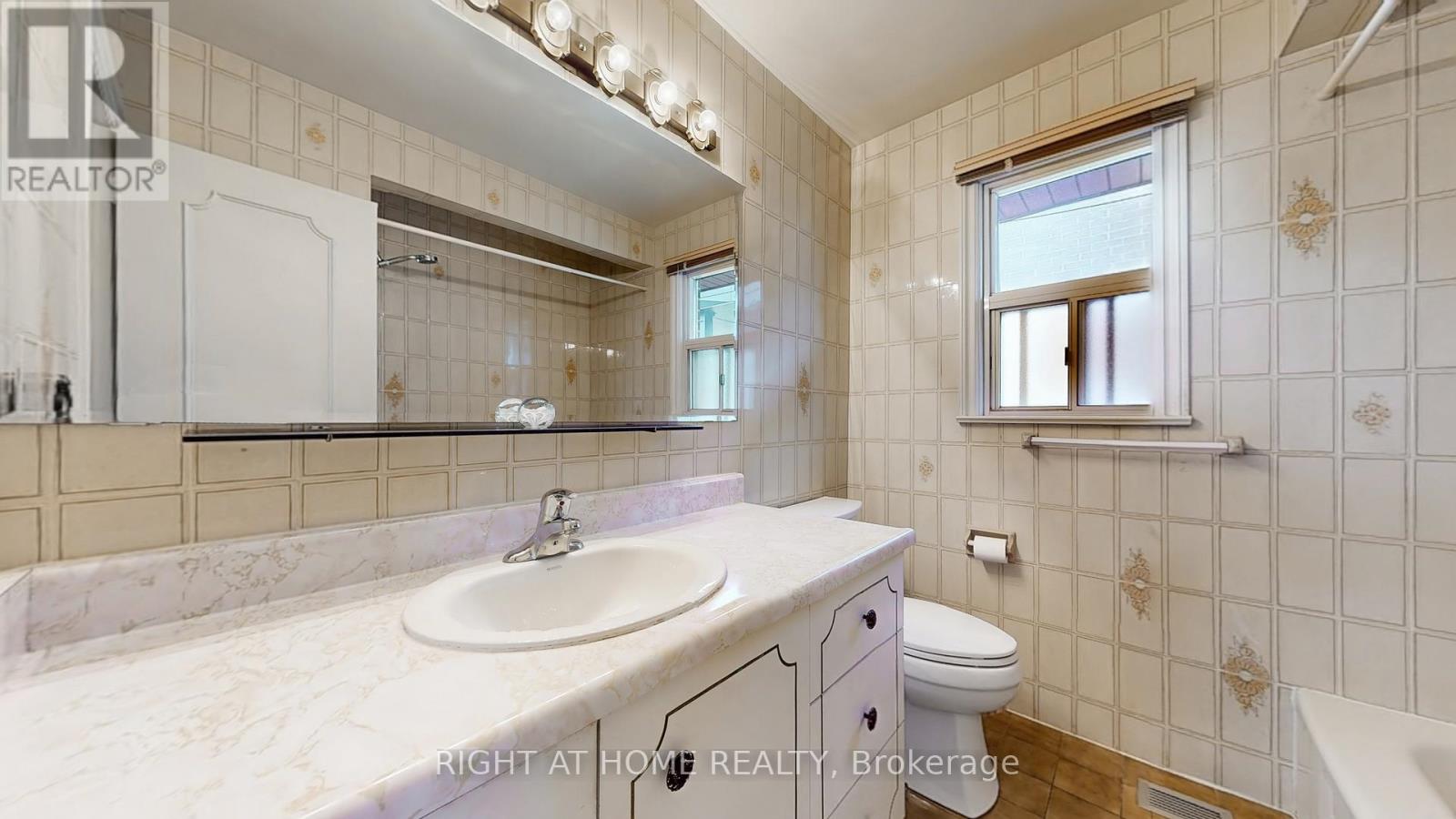 1159 Glengrove Avenue W, Toronto, Ontario  M6B 2K5 - Photo 29 - W12183825