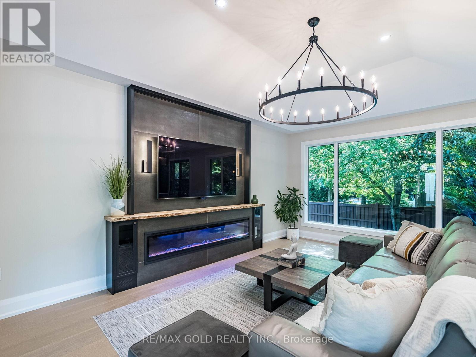 35 Borland Crescent, Caledon, Ontario  L7C 3M4 - Photo 8 - W12183826