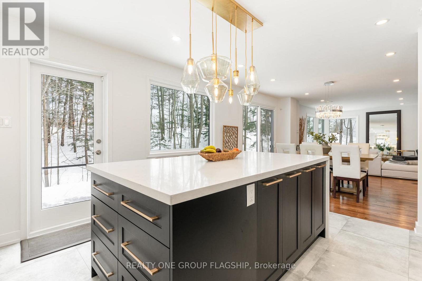 1135 Greenoaks Drive, Mississauga, Ontario  L5J 3A1 - Photo 13 - W12183834