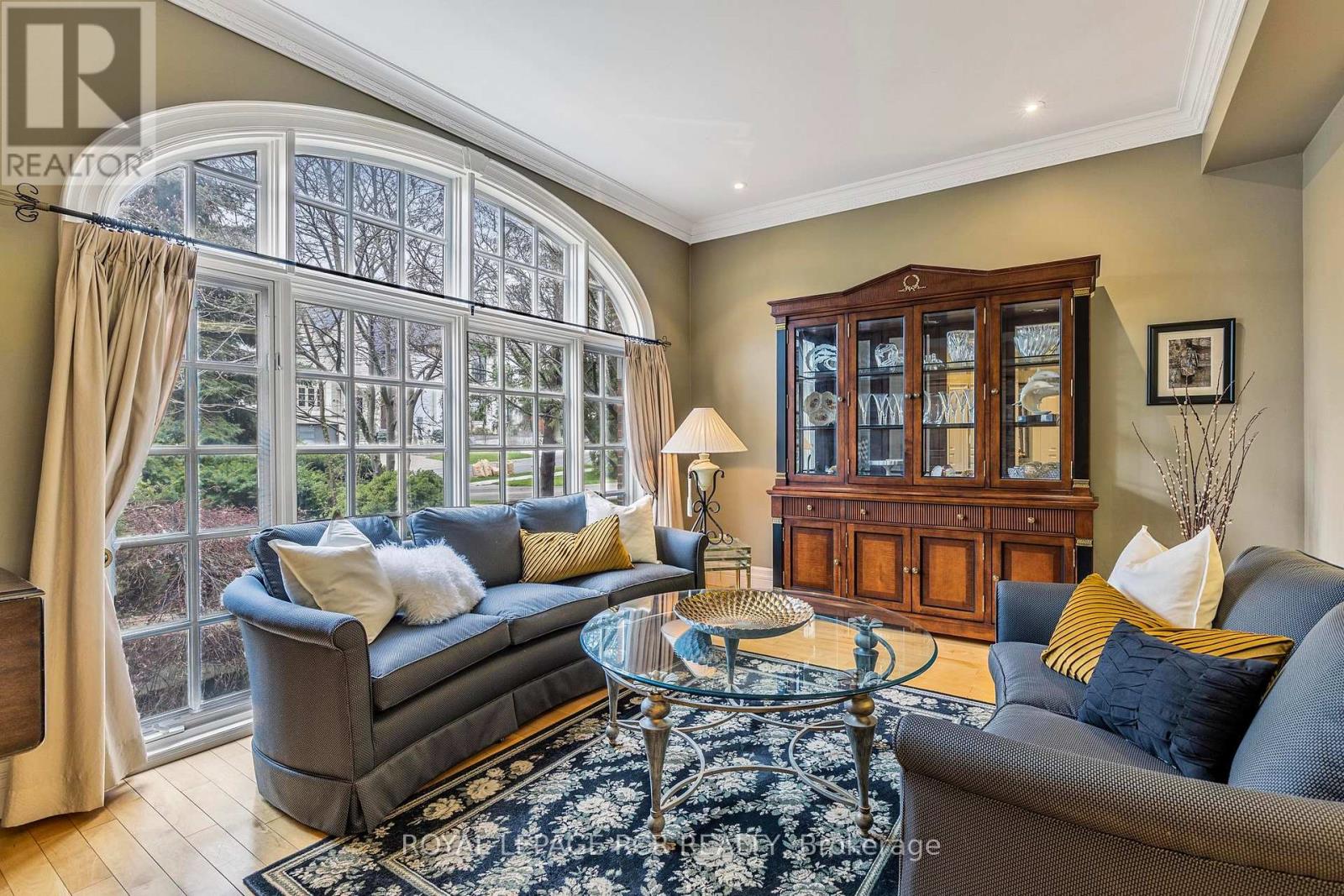 34 Garden Avenue, Richmond Hill, Ontario  L4C 6L9 - Photo 6 - N12172367