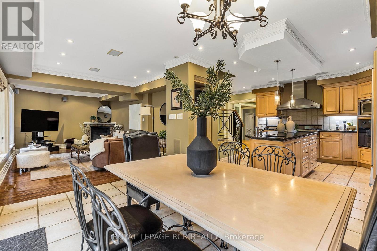 34 Garden Avenue, Richmond Hill, Ontario  L4C 6L9 - Photo 12 - N12172367