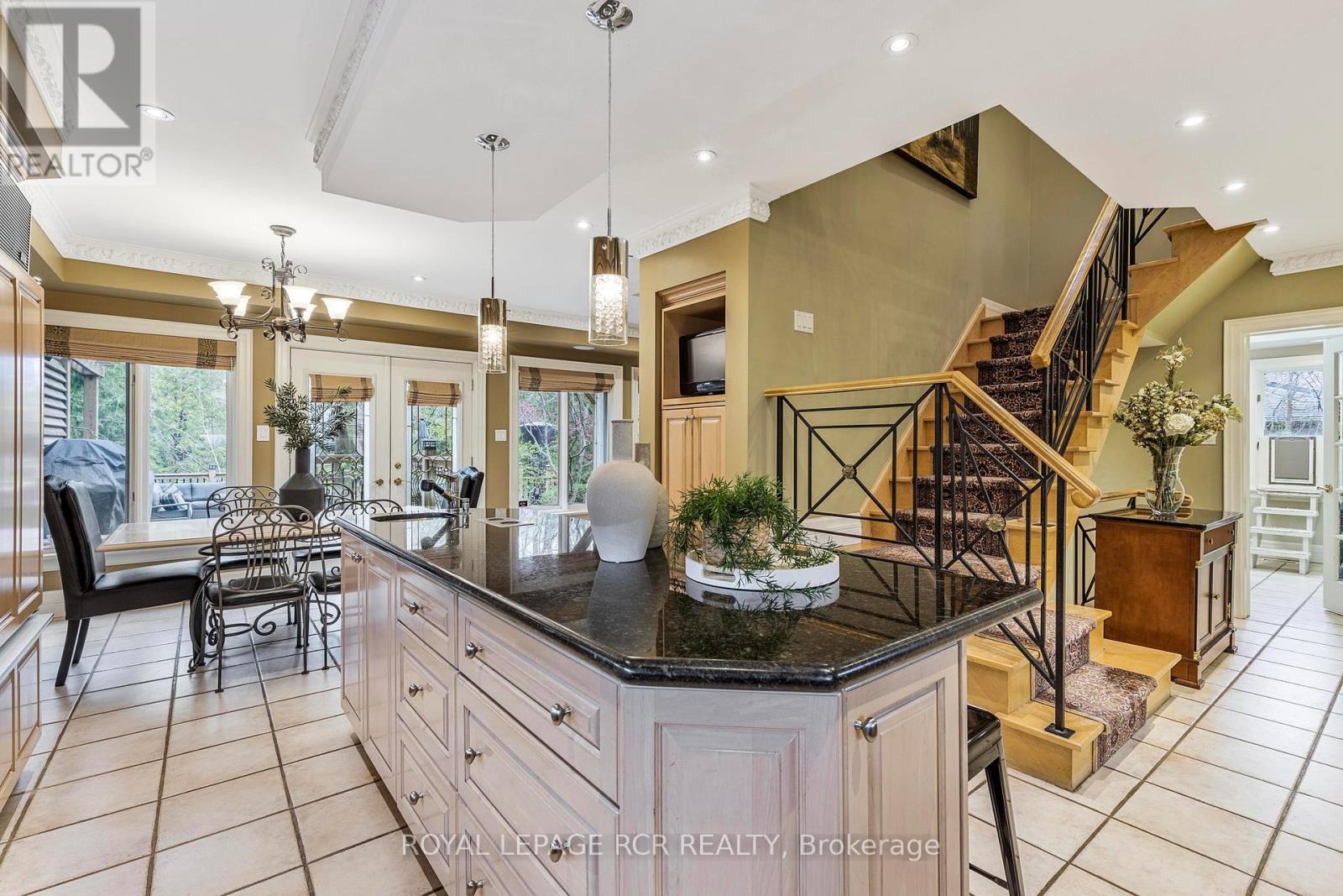 34 Garden Avenue, Richmond Hill, Ontario  L4C 6L9 - Photo 10 - N12172367