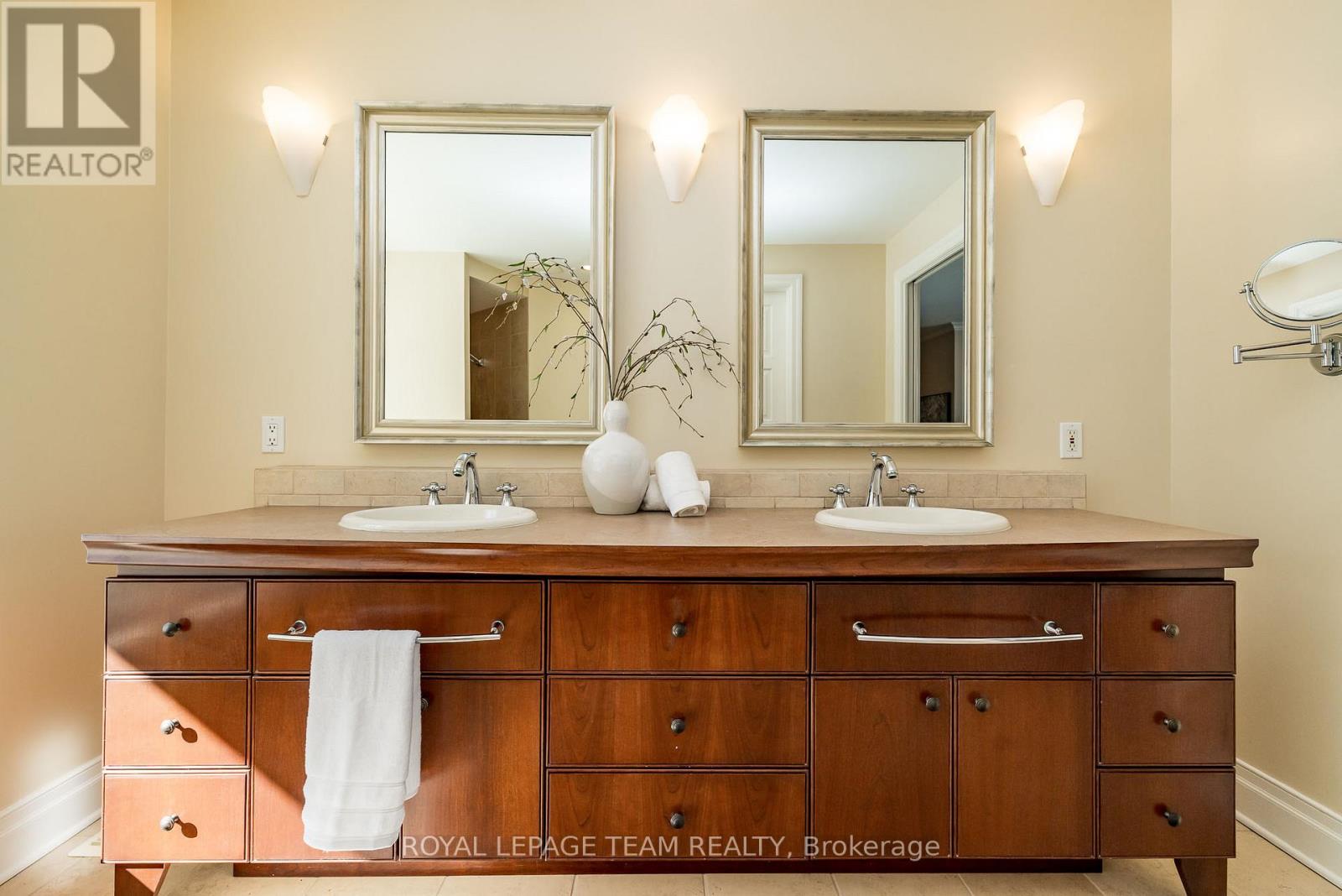 28 Marchvale Drive, Ottawa, Ontario  K2W 1C2 - Photo 31 - X12059978