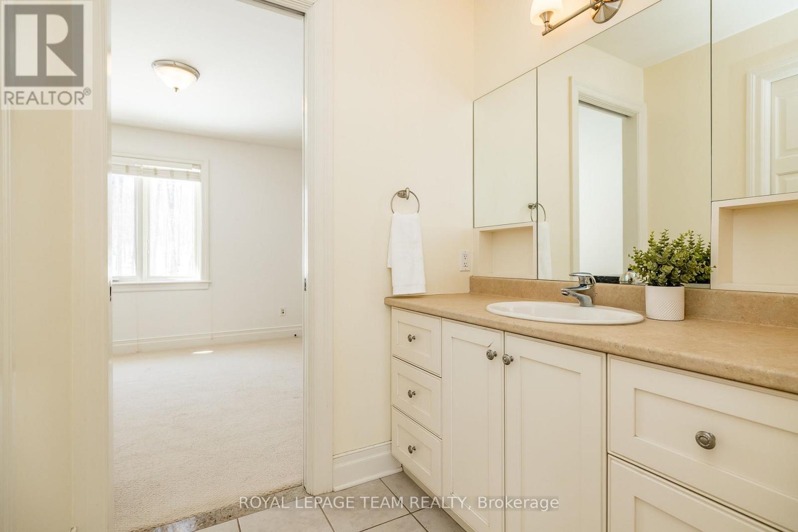 28 Marchvale Drive, Ottawa, Ontario  K2W 1C2 - Photo 39 - X12059978