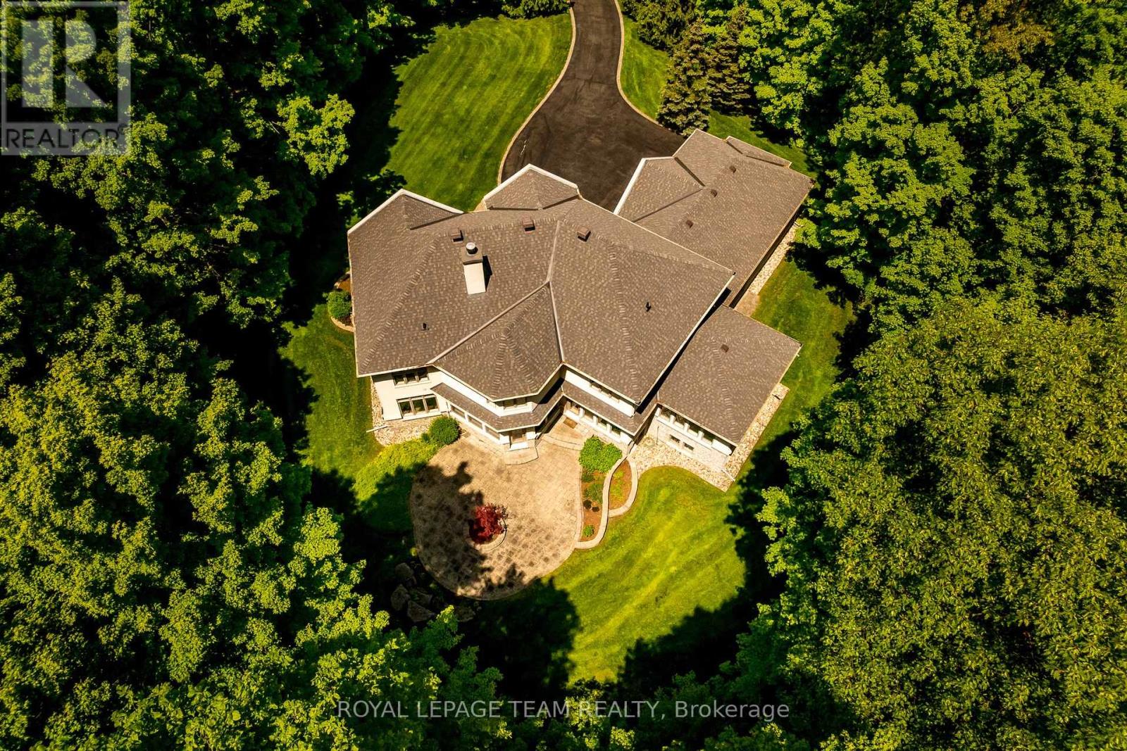 28 Marchvale Drive, Ottawa, Ontario  K2W 1C2 - Photo 47 - X12059978