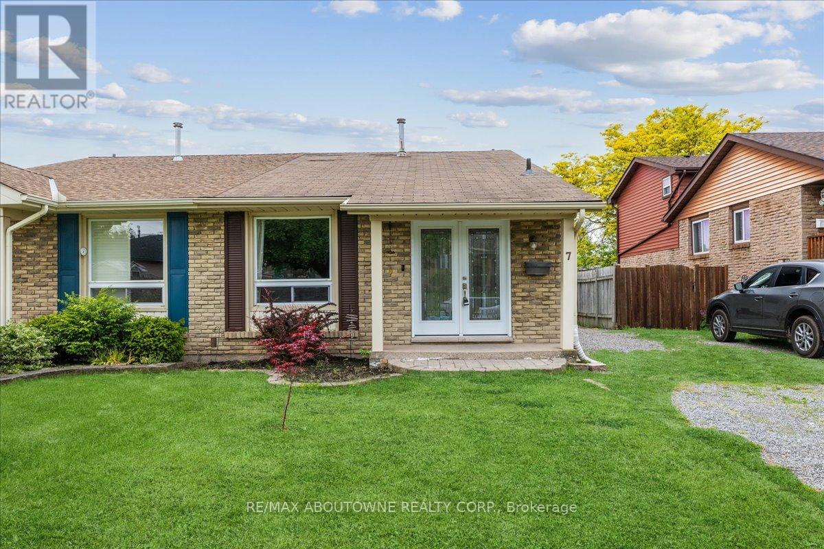 7 Dianne Drive, St. Catharines, Ontario  L2P 3R7 - Photo 1 - X12183838