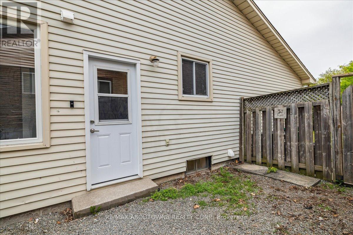 7 Dianne Drive, St. Catharines, Ontario  L2P 3R7 - Photo 2 - X12183838