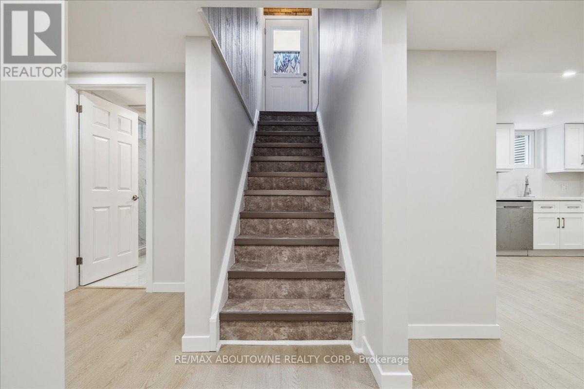 7 Dianne Drive, St. Catharines, Ontario  L2P 3R7 - Photo 3 - X12183838