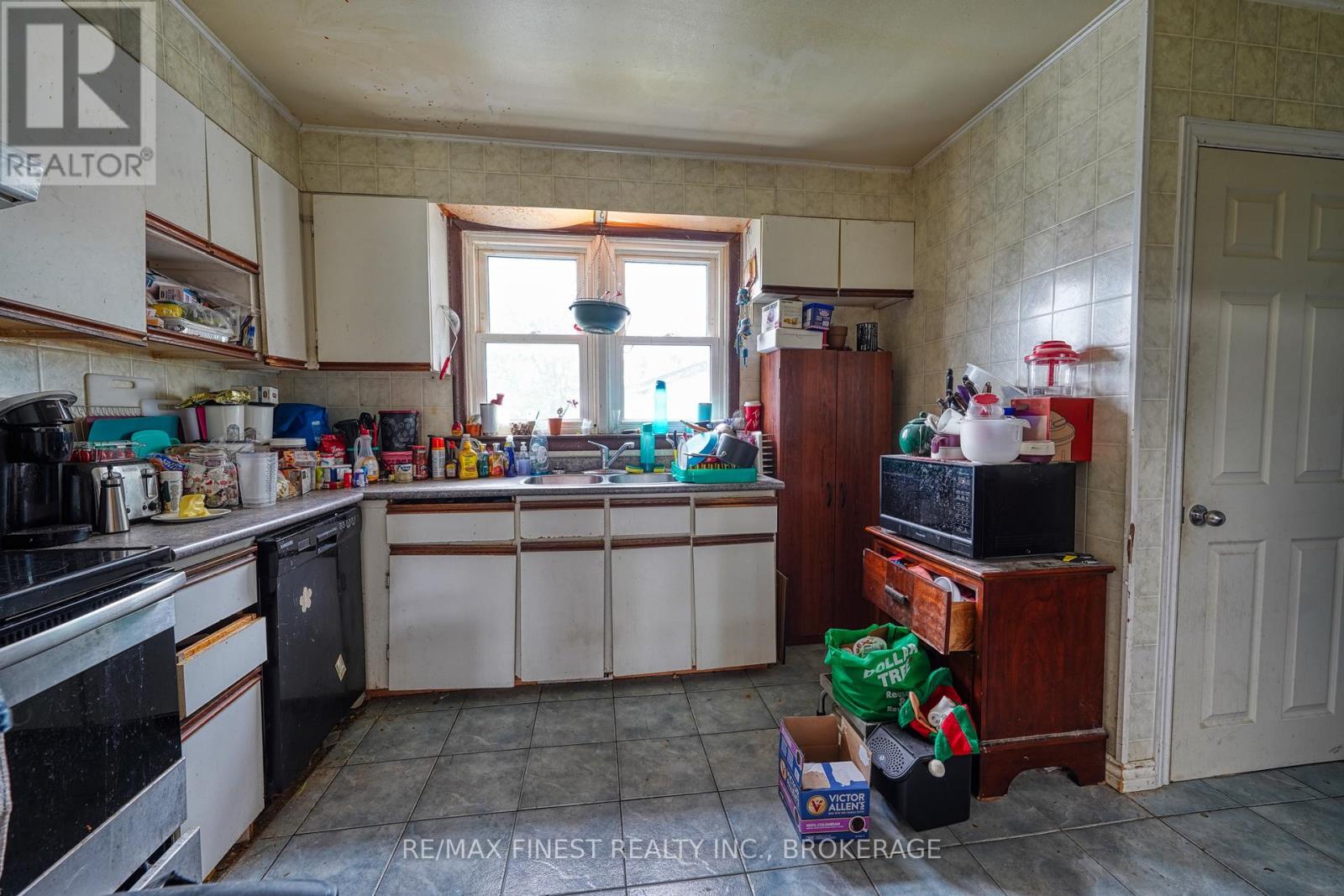 15 Howard Crescent, Kingston (West Of Sir John A. Blvd), Ontario  K7M 3C7 - Photo 9 - X12184053