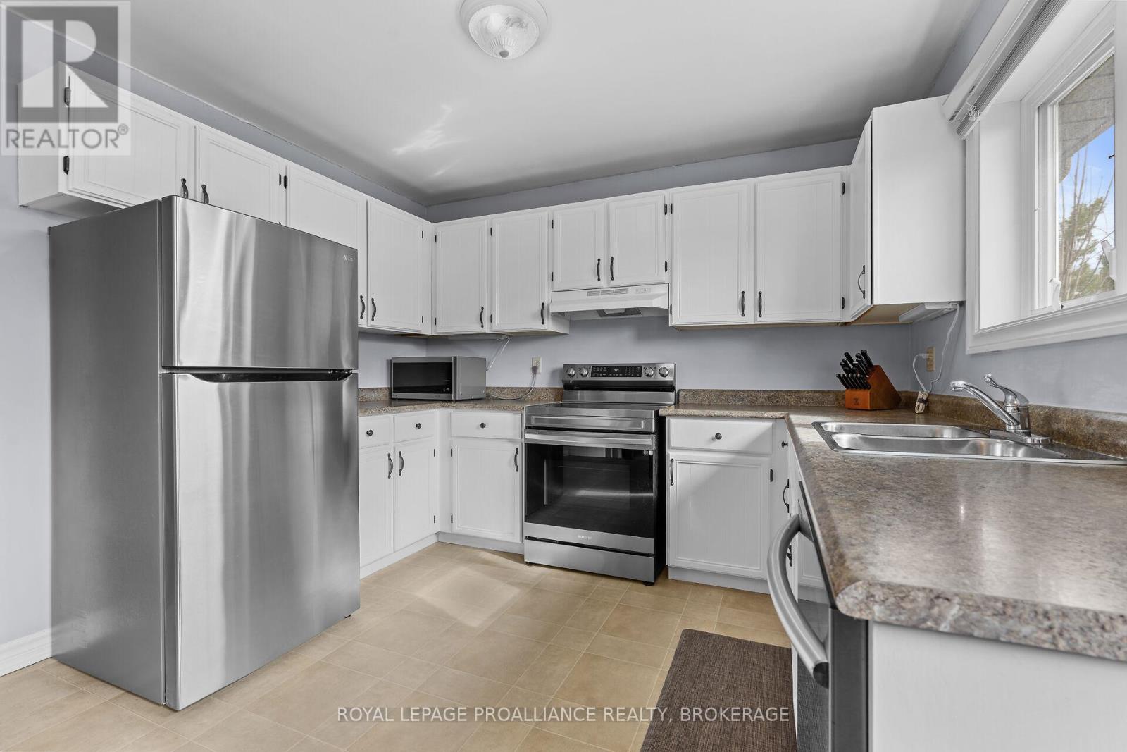 1042 Dillingham Street, Kingston (North Of Taylor-Kidd Blvd), Ontario  K7P 2P4 - Photo 14 - X12184068