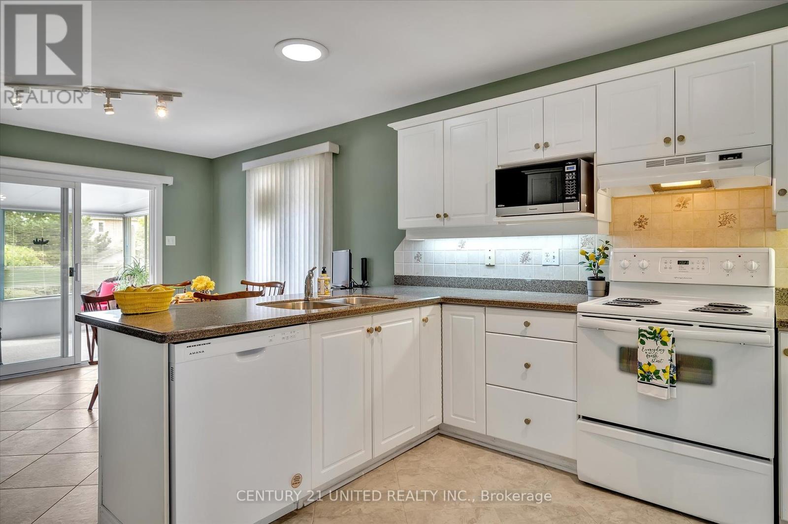 1329 White Crescent, Peterborough West, Ontario  K9K 2L6 - Photo 11 - X12183892