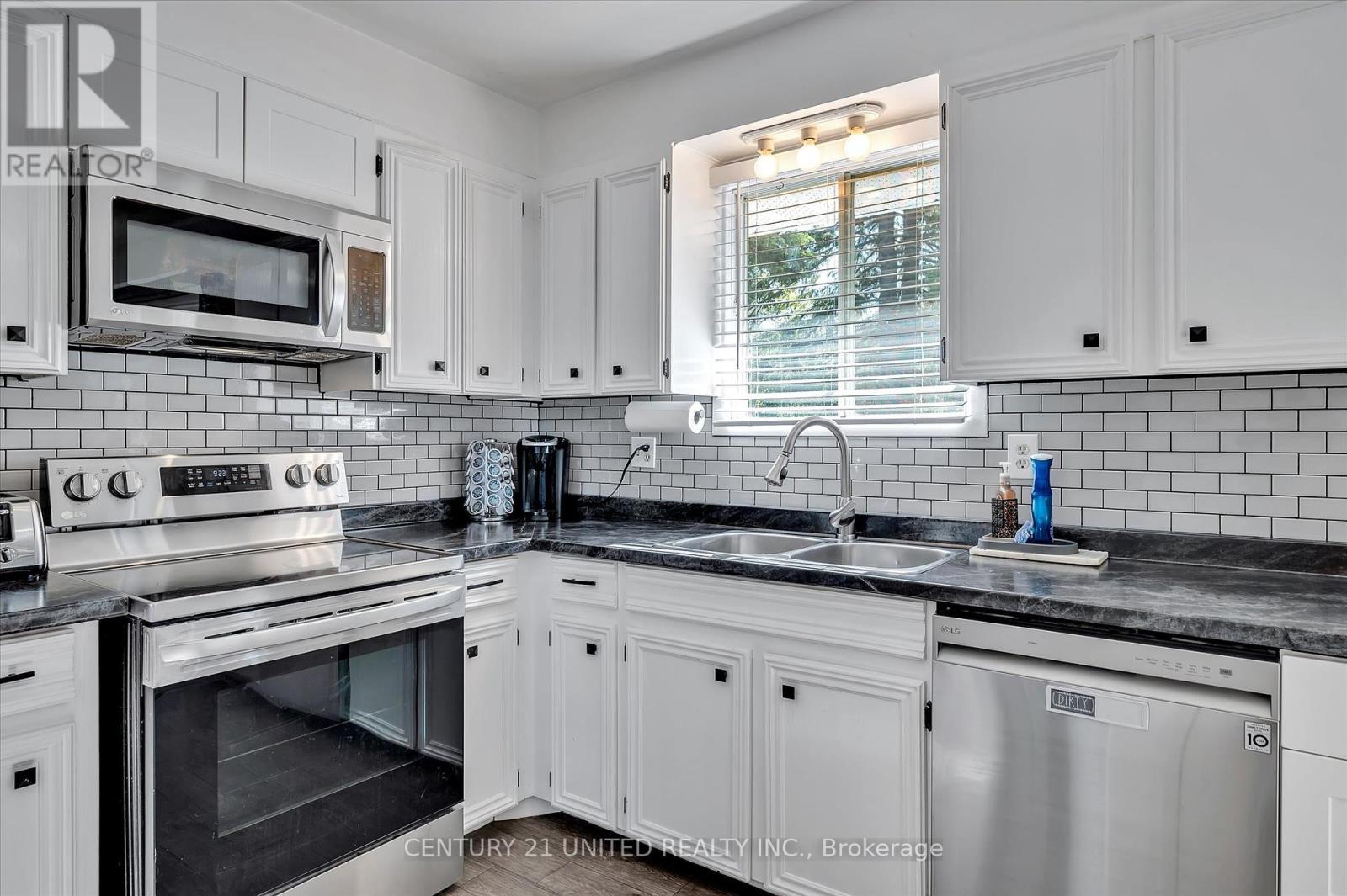 2032 Walker Avenue, Peterborough East, Ontario  K9L 1S1 - Photo 7 - X12183894