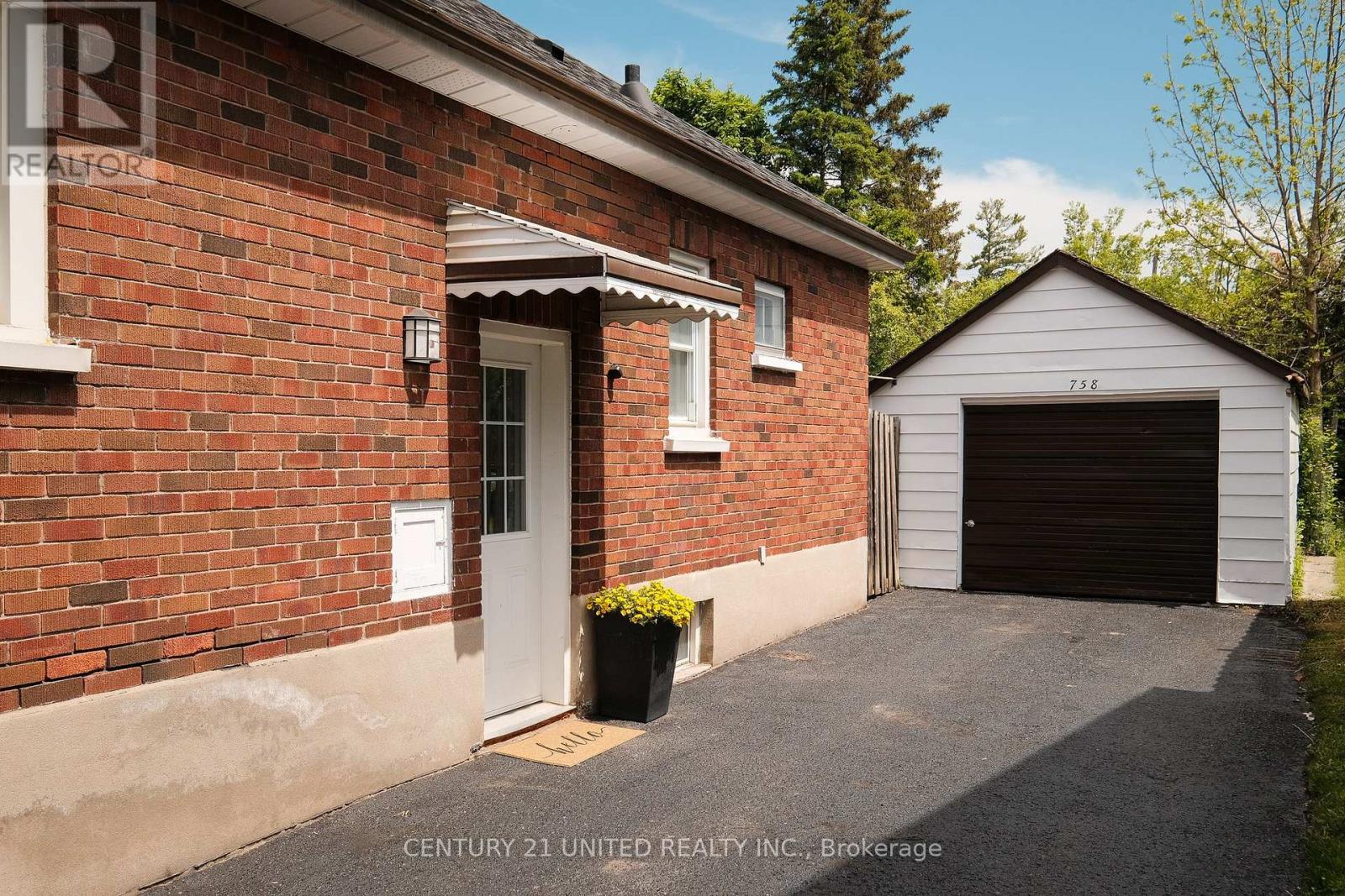 758 Bethune Street, Peterborough North, Ontario  K9H 4A6 - Photo 5 - X12183919