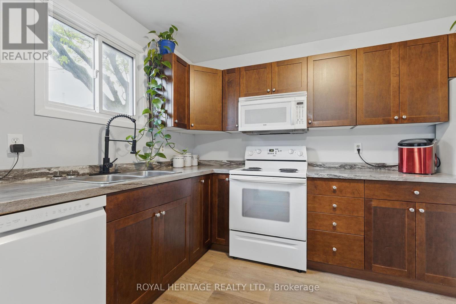 10 - 482 Springbank Avenue N, Woodstock, Ontario N4T 1K8 - Photo 8 - X12183968