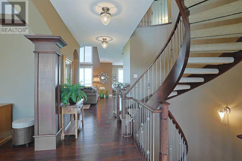 Property at 117 Rockcliff Bay NW image 3