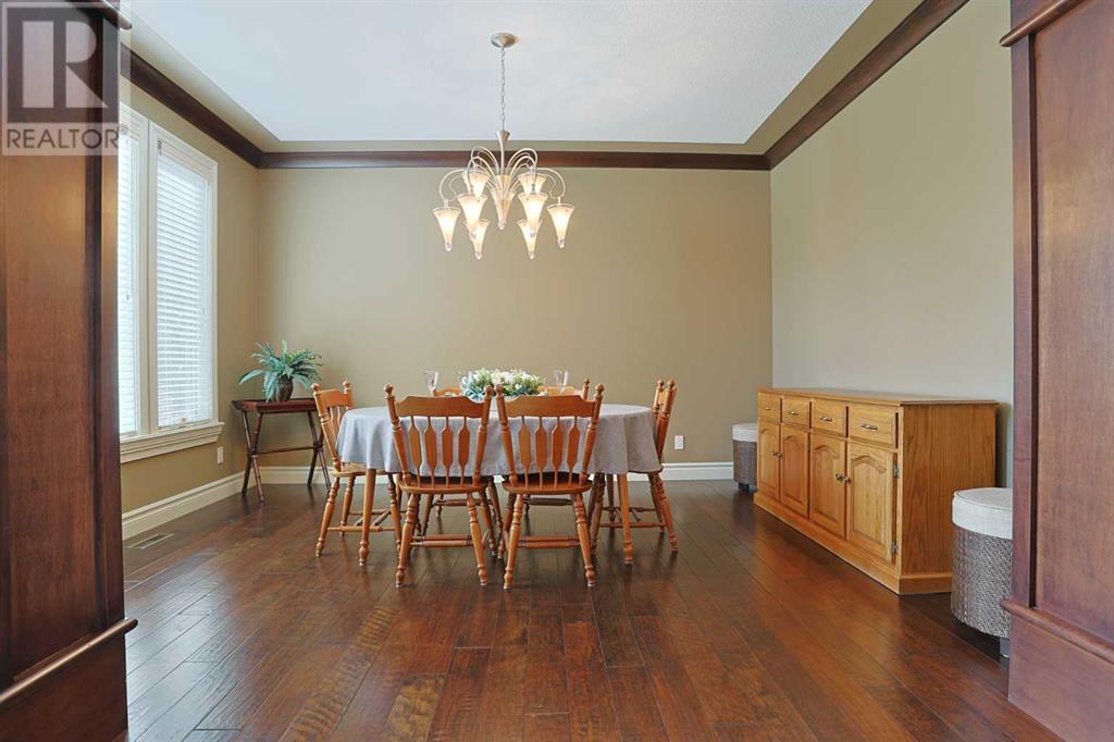 Property at 117 Rockcliff Bay NW image 4