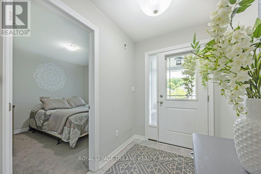 27 Foxtail Lane, St. Thomas, Ontario  N5R 0J2 - Photo 4 - X12183872