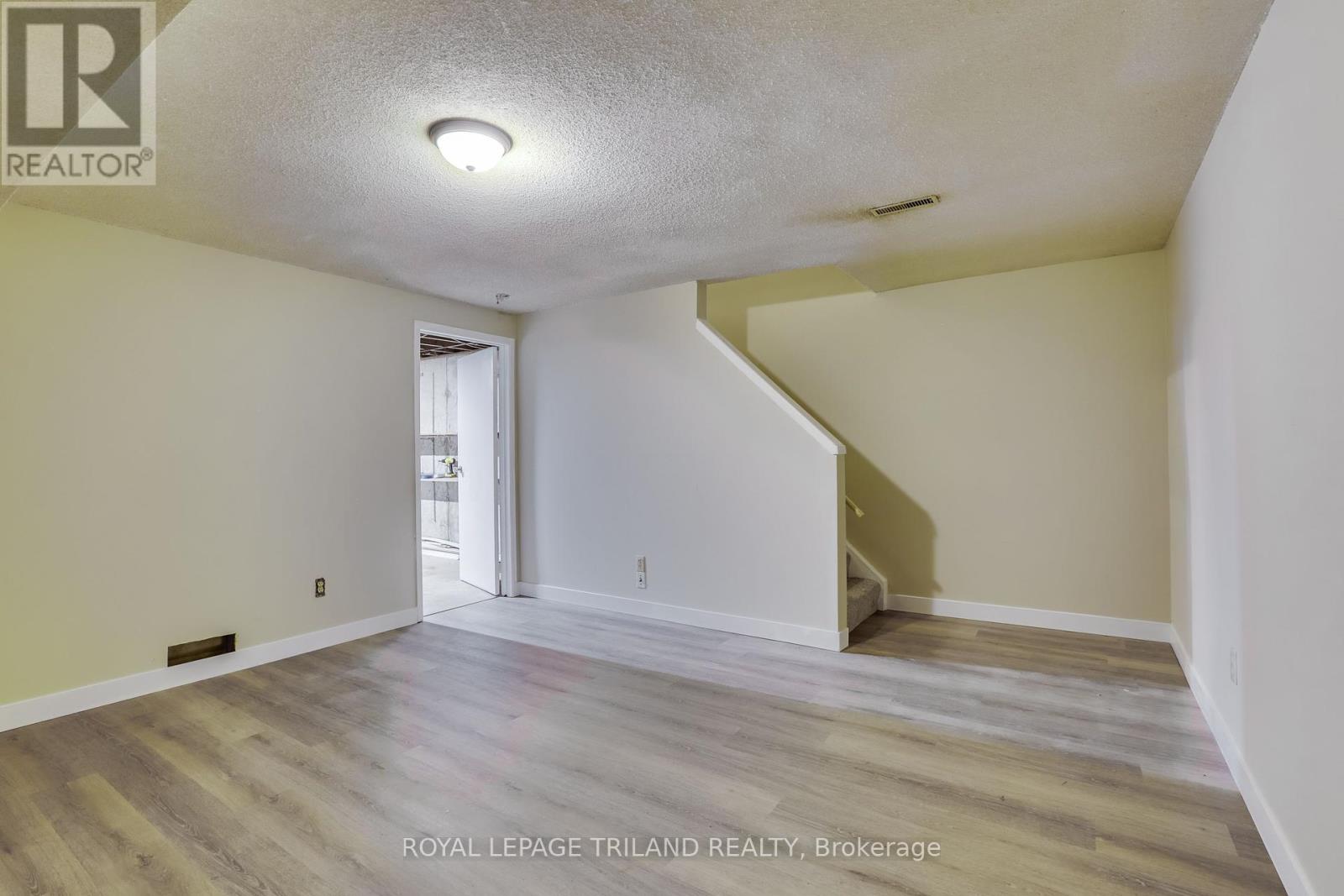 57 - 320 Westminster Avenue, London South, Ontario  N6C 5H5 - Photo 32 - X12184059