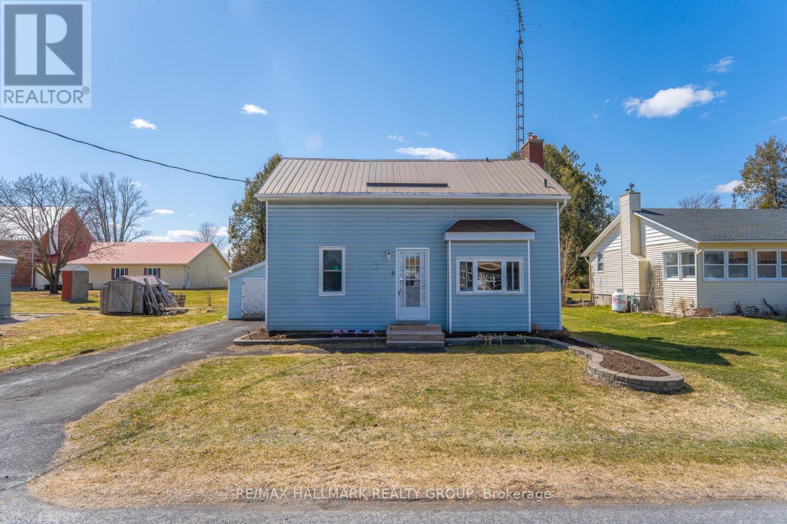 5 Nelson Street, North Stormont, Ontario  K0C 1K0 - Photo 2 - X12183940