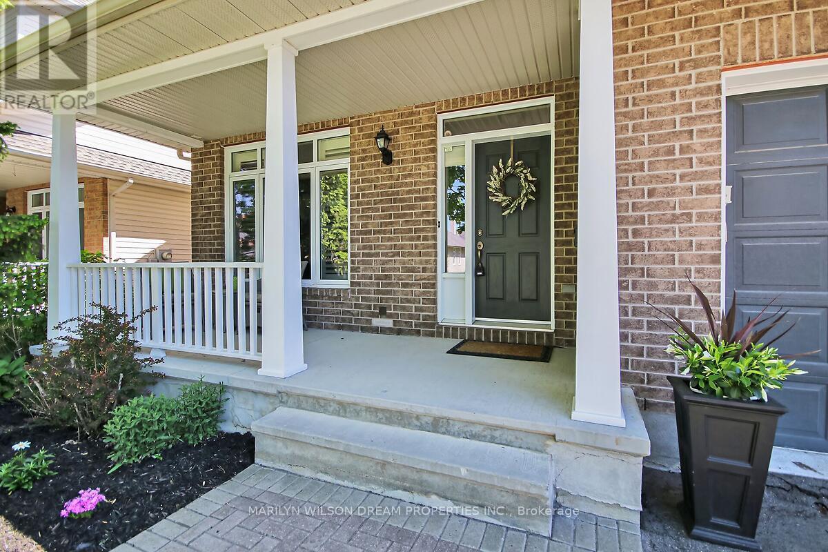 652 Netley Circle, Ottawa, Ontario  K1T 0A4 - Photo 3 - X12184052