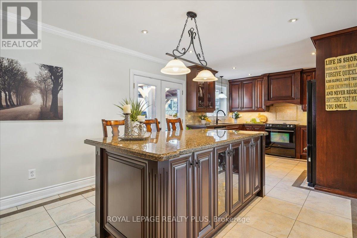 2409 Speyside Drive, Mississauga, Ontario  L5K 1X5 - Photo 10 - W12117815