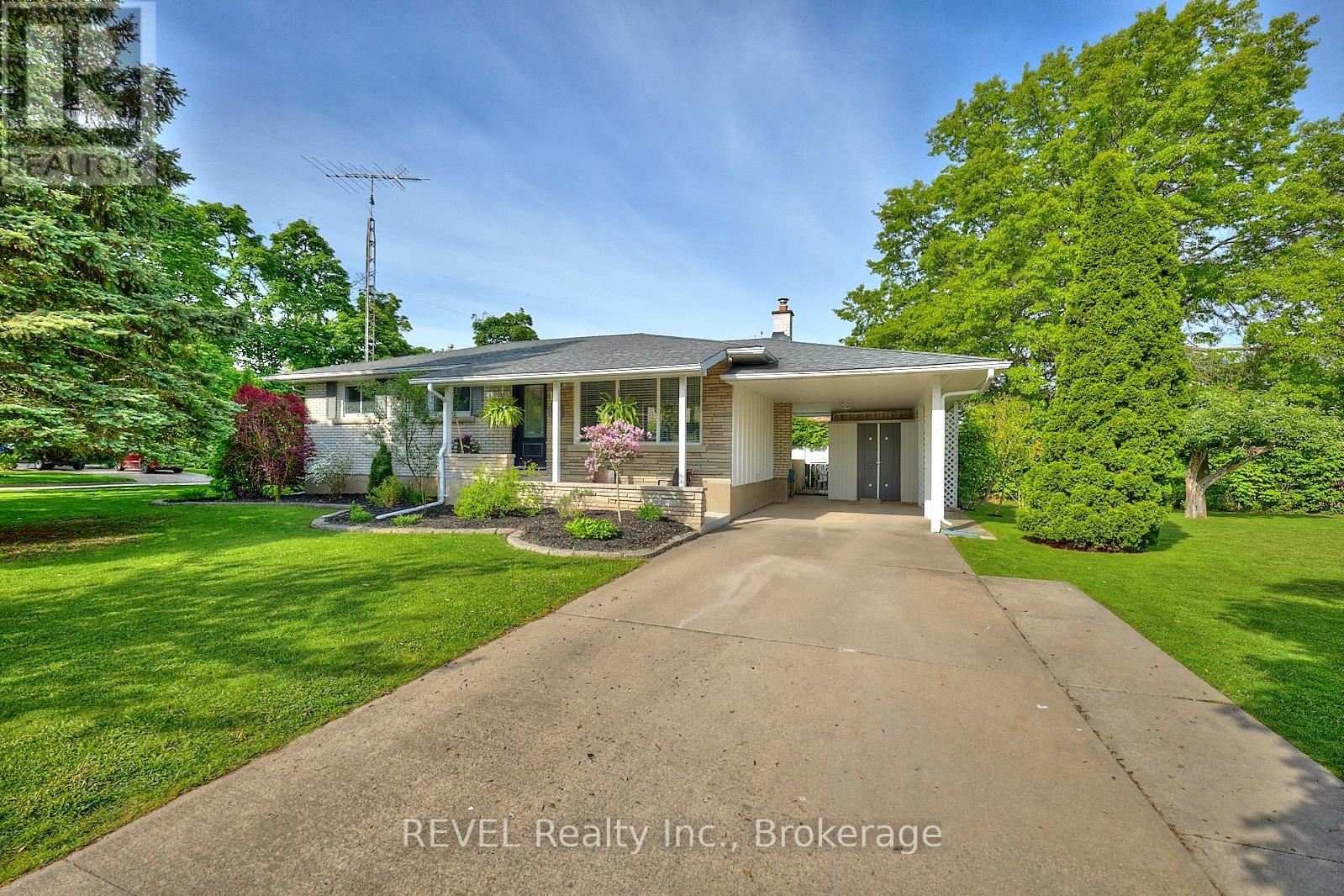 12 RIDLEY HEIGHTS DRIVE, St. Catharines, Ontario