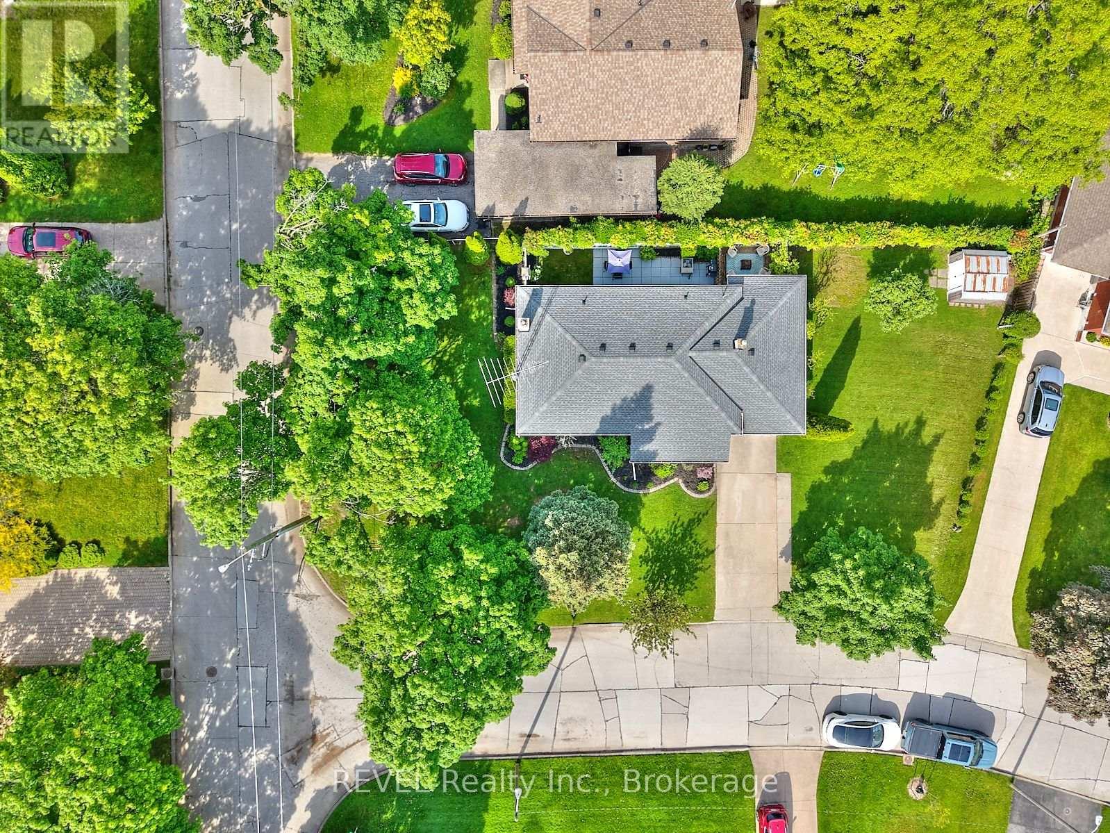 12 Ridley Heights Drive, St. Catharines, Ontario  L2S 2J2 - Photo 5 - X12183989