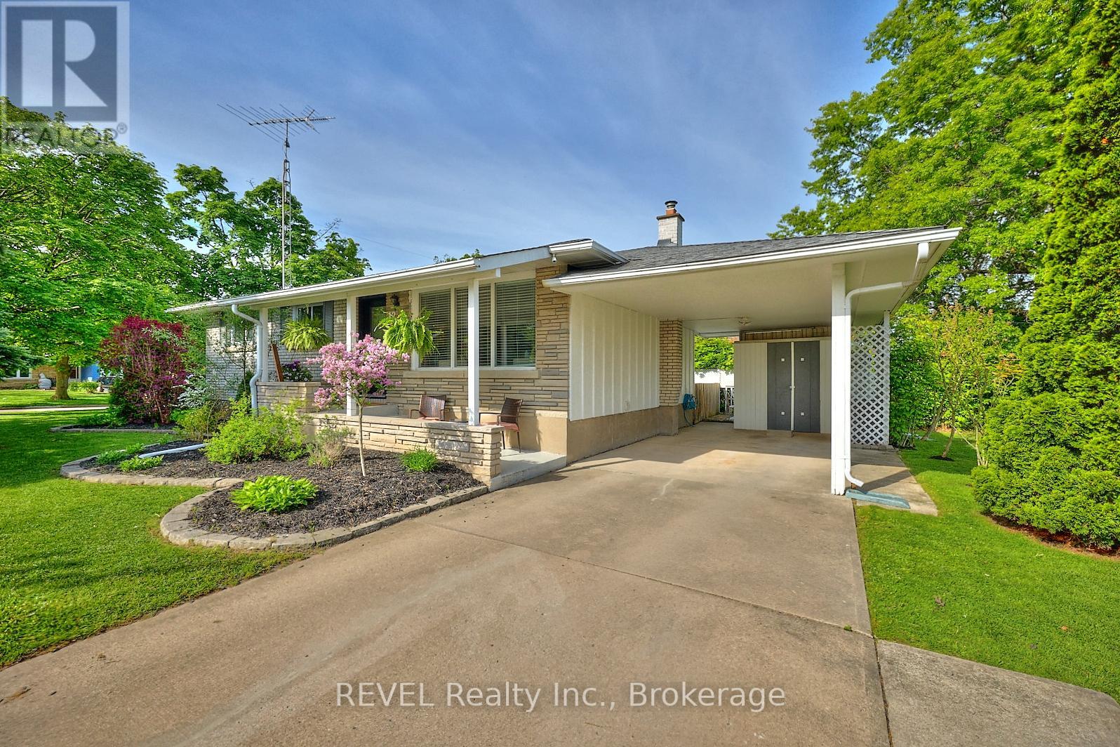 12 Ridley Heights Drive, St. Catharines, Ontario  L2S 2J2 - Photo 6 - X12183989