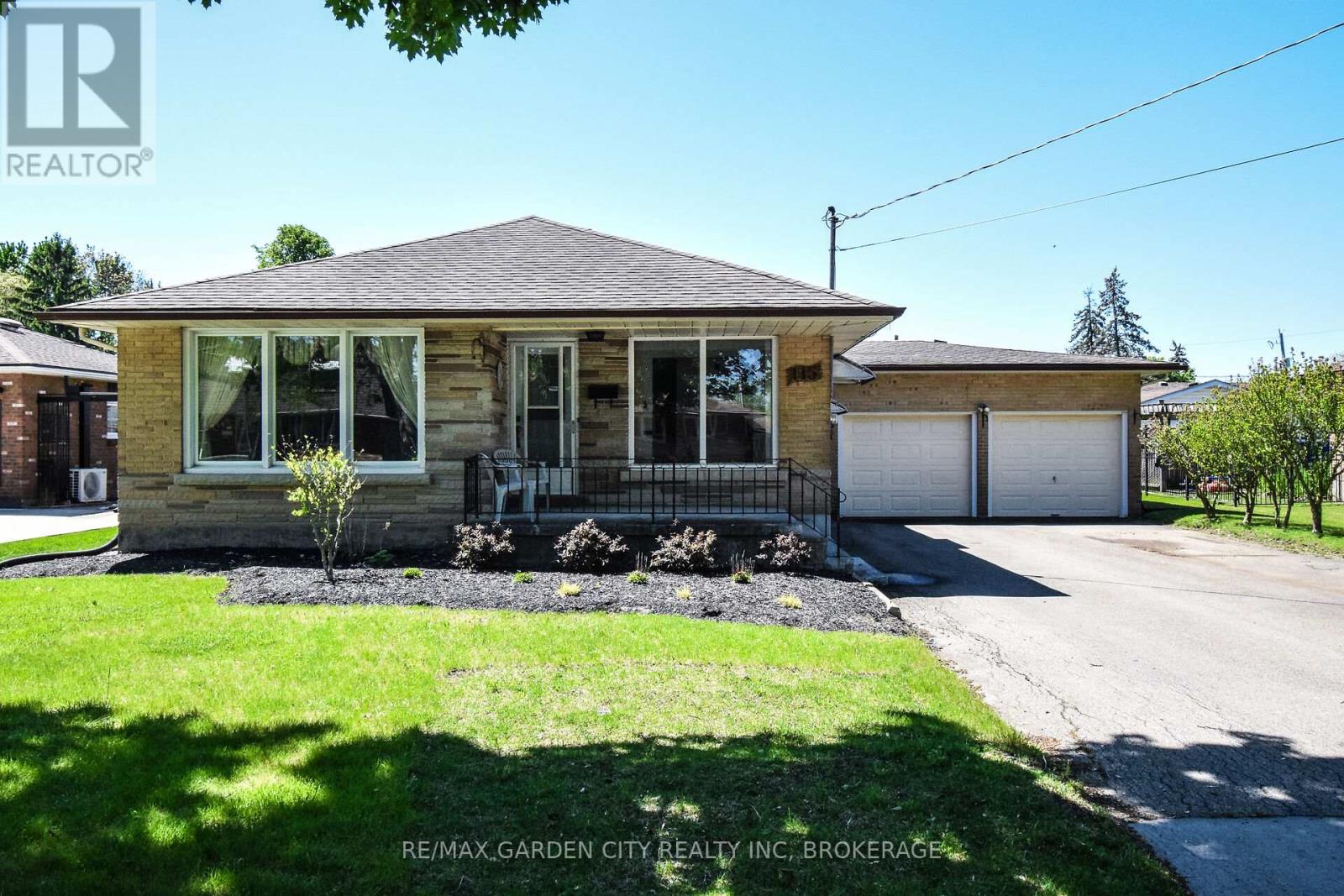 115 Larraine Street, Welland (Broadway), Ontario  L3C 5K3 - Photo 2 - X12184051