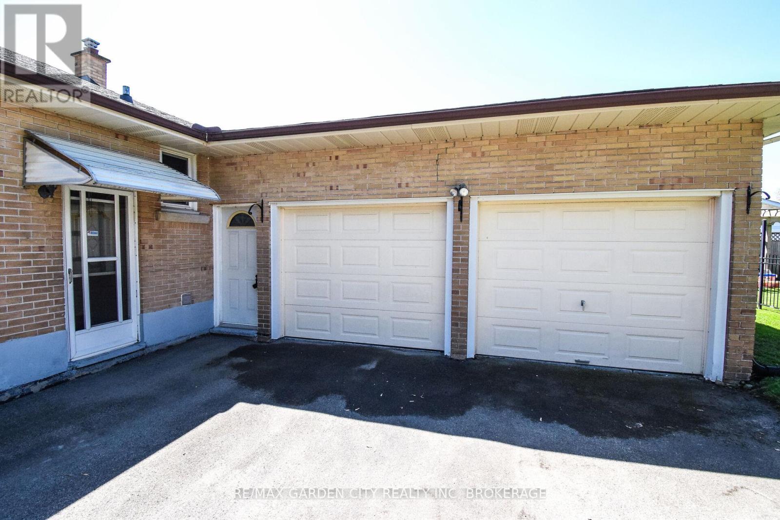 115 Larraine Street, Welland (Broadway), Ontario  L3C 5K3 - Photo 3 - X12184051