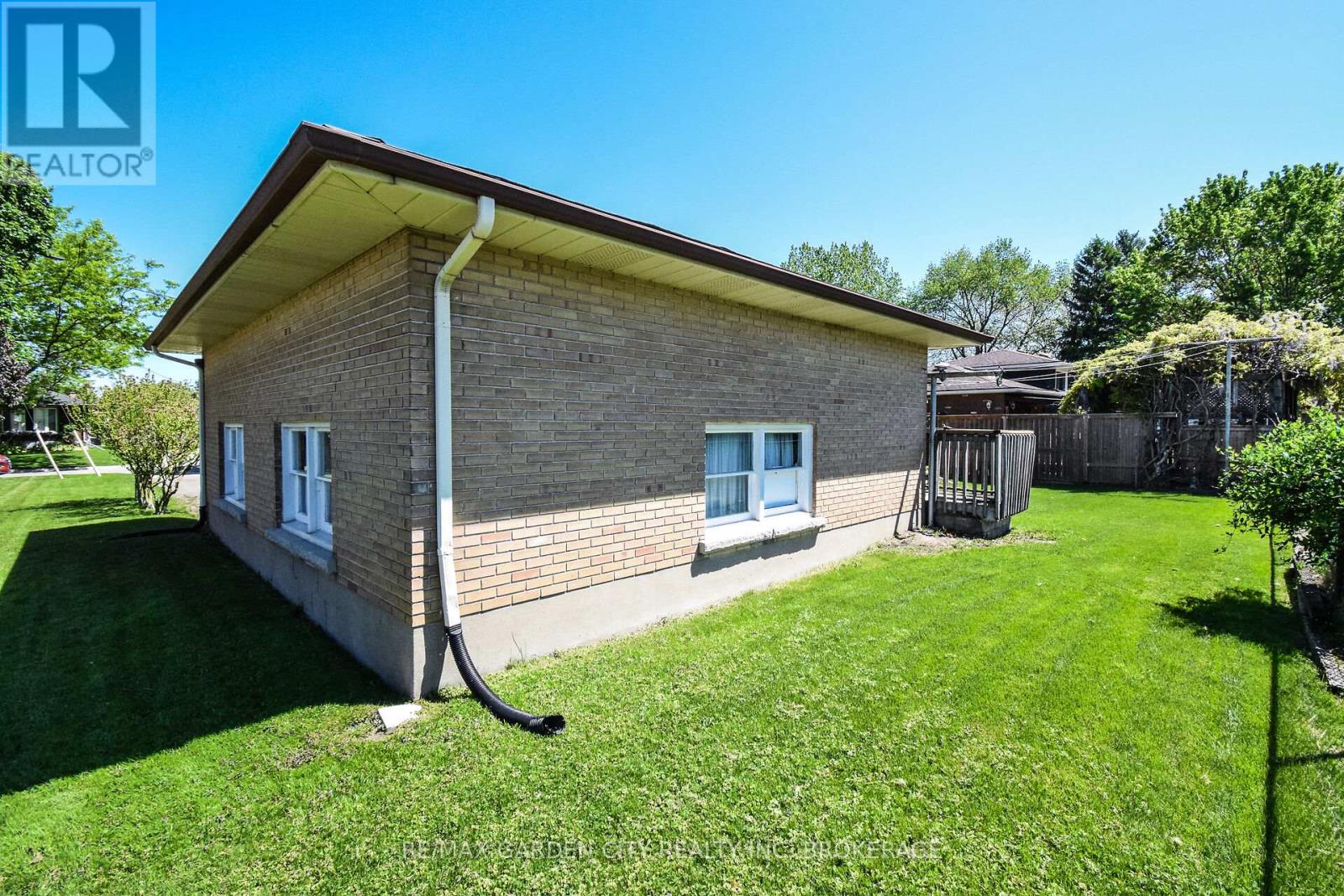 115 Larraine Street, Welland (Broadway), Ontario  L3C 5K3 - Photo 7 - X12184051