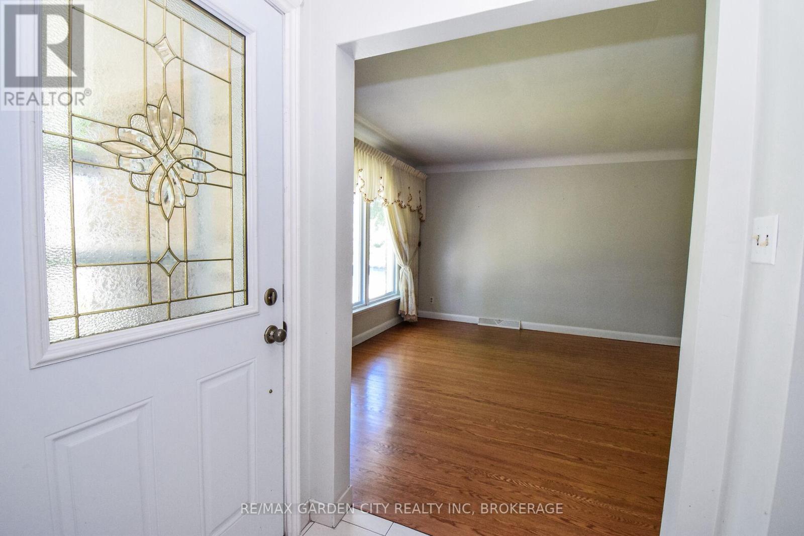 115 Larraine Street, Welland (Broadway), Ontario  L3C 5K3 - Photo 9 - X12184051