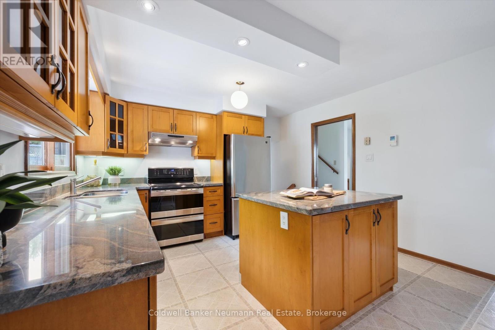 40 Keats Crescent, Guelph, Ontario  N1G 3B2 - Photo 14 - X12183910