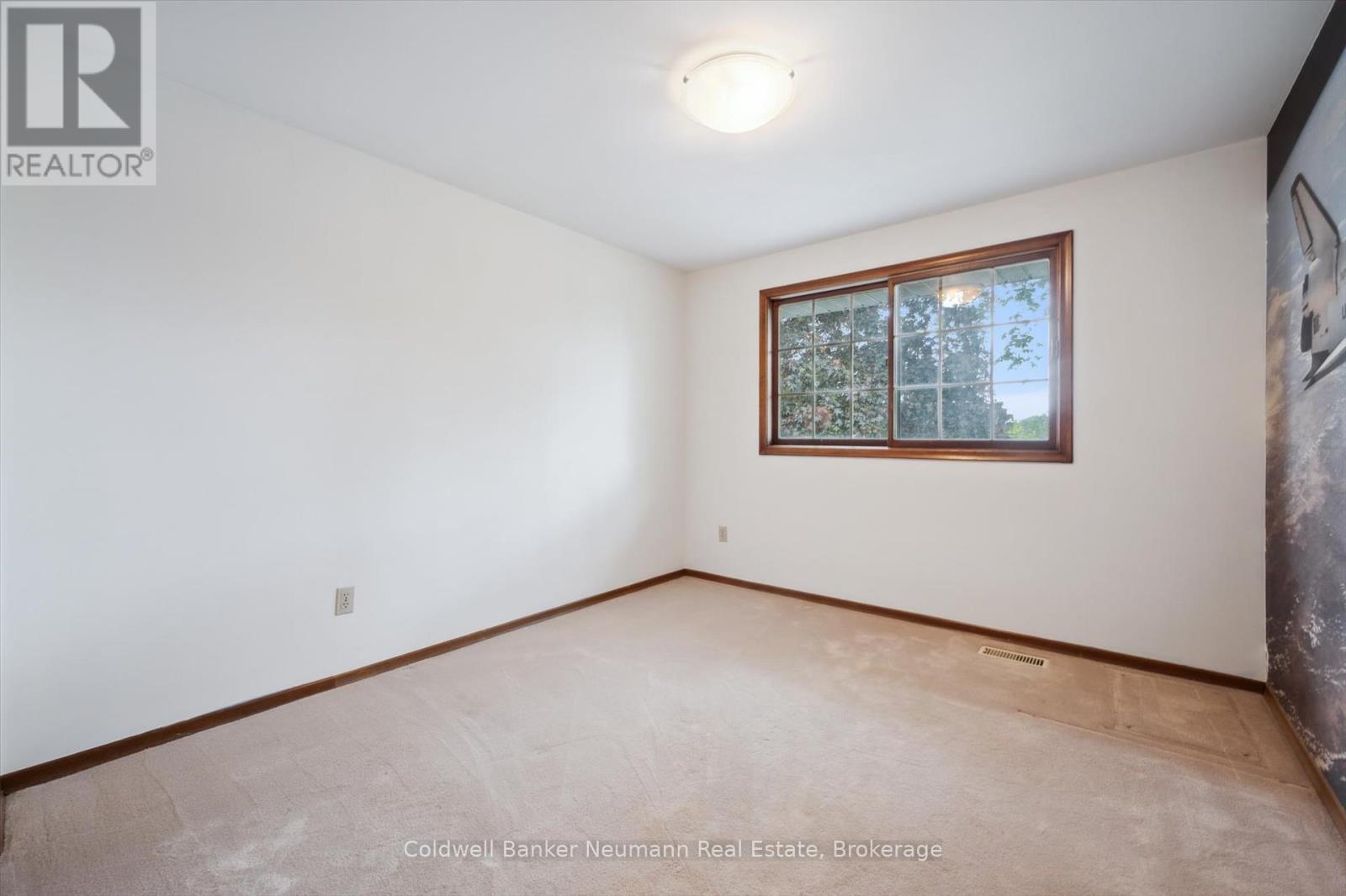 40 Keats Crescent, Guelph, Ontario  N1G 3B2 - Photo 25 - X12183910