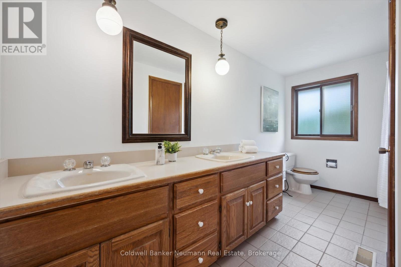 40 Keats Crescent, Guelph, Ontario  N1G 3B2 - Photo 27 - X12183910