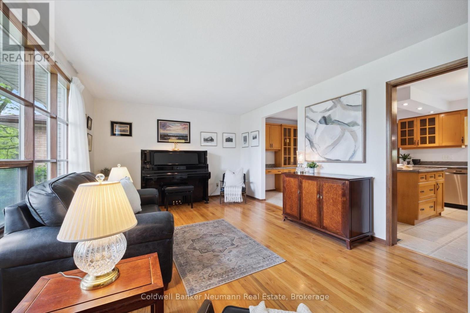 40 Keats Crescent, Guelph, Ontario  N1G 3B2 - Photo 8 - X12183910