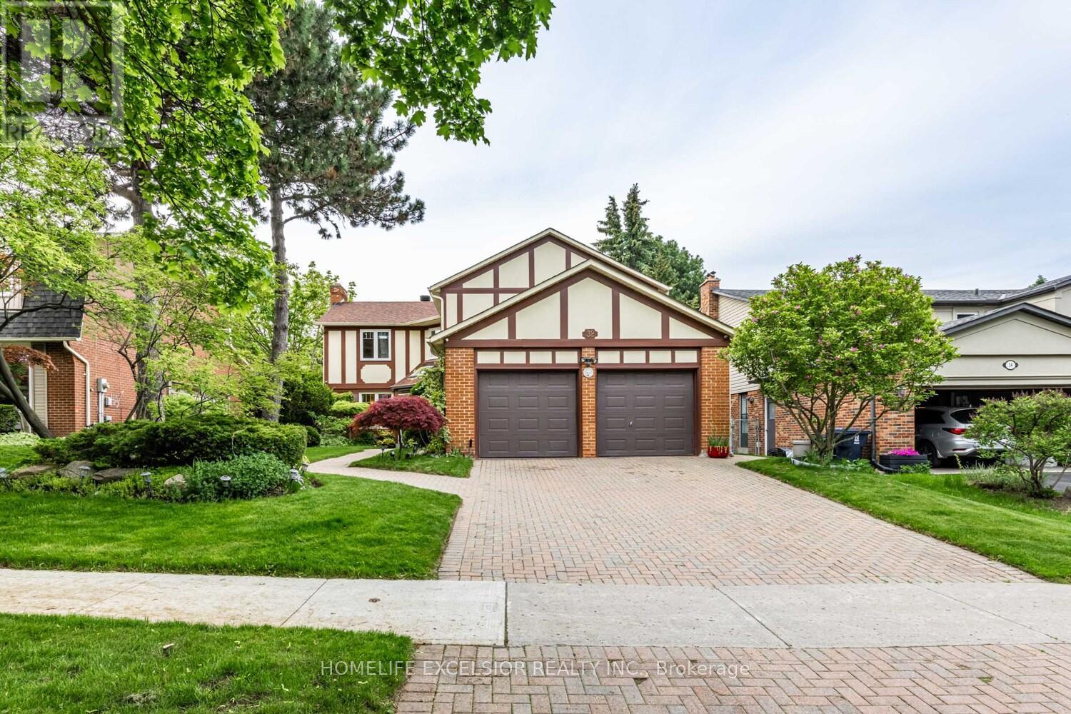 32 MOSSGROVE TRAIL, Toronto, Ontario