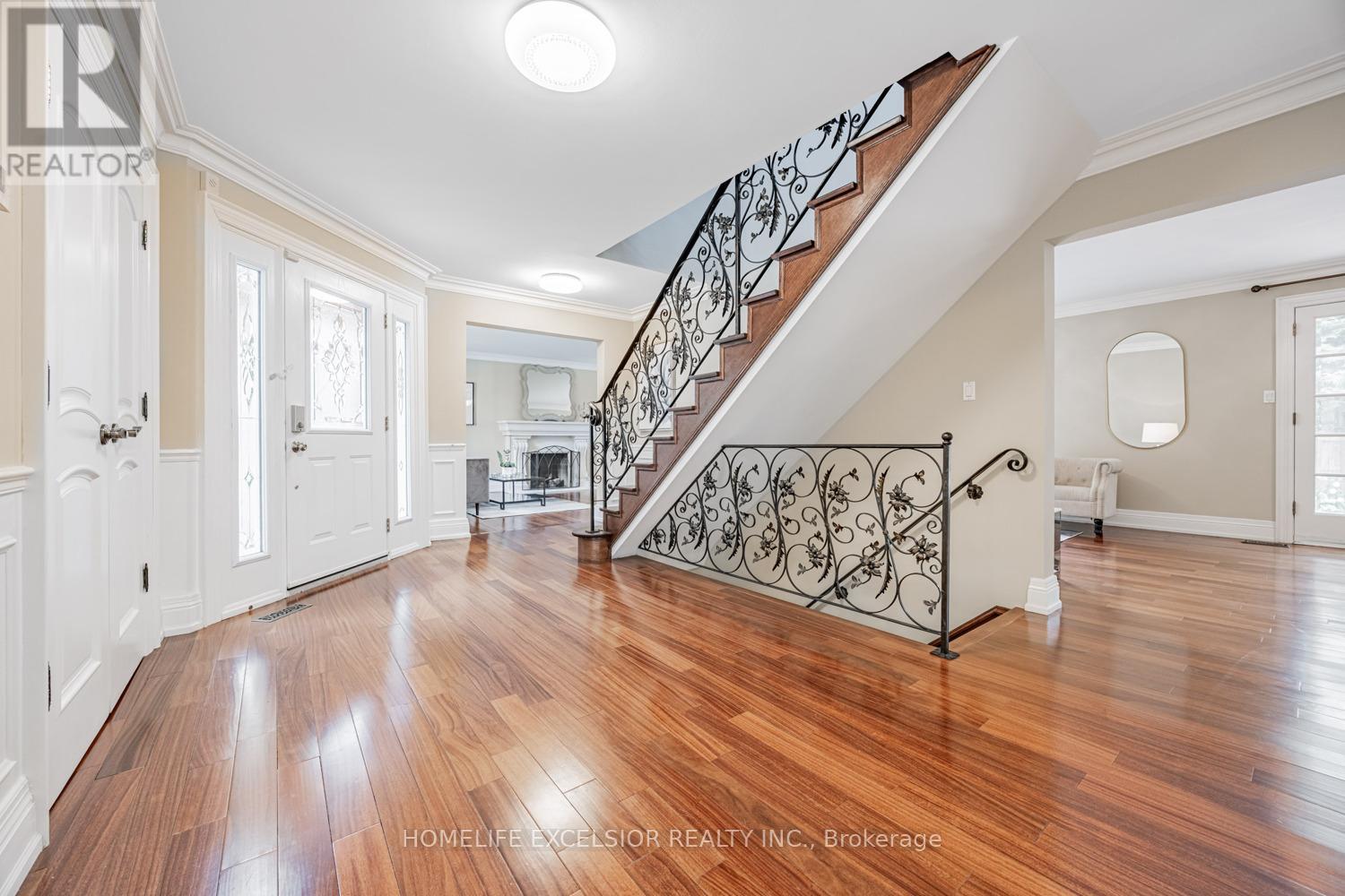 32 Mossgrove Trail, Toronto, Ontario  M2L 2W3 - Photo 4 - C12183891