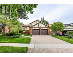 32 MOSSGROVE TRAIL, Toronto, Ontario
