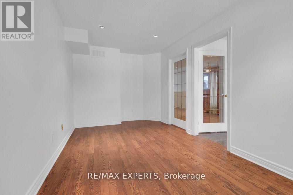 M - 3348 Bayview Avenue, Toronto, Ontario  M2M 3R9 - Photo 11 - C12183922