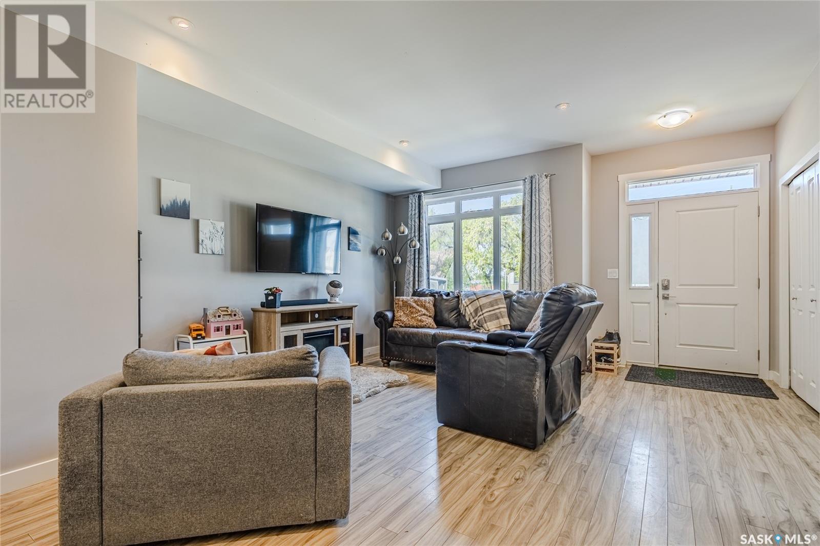 Property at 1436 1st AVENUE N image 5
