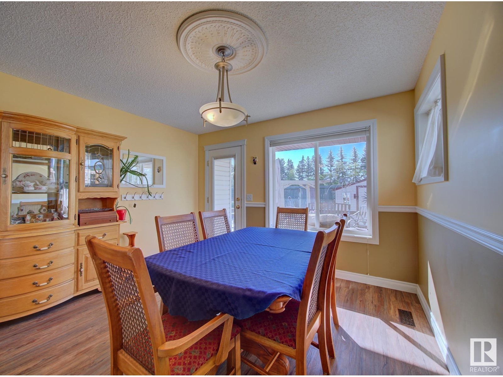 Property at 36 Bridgeview CR image 2