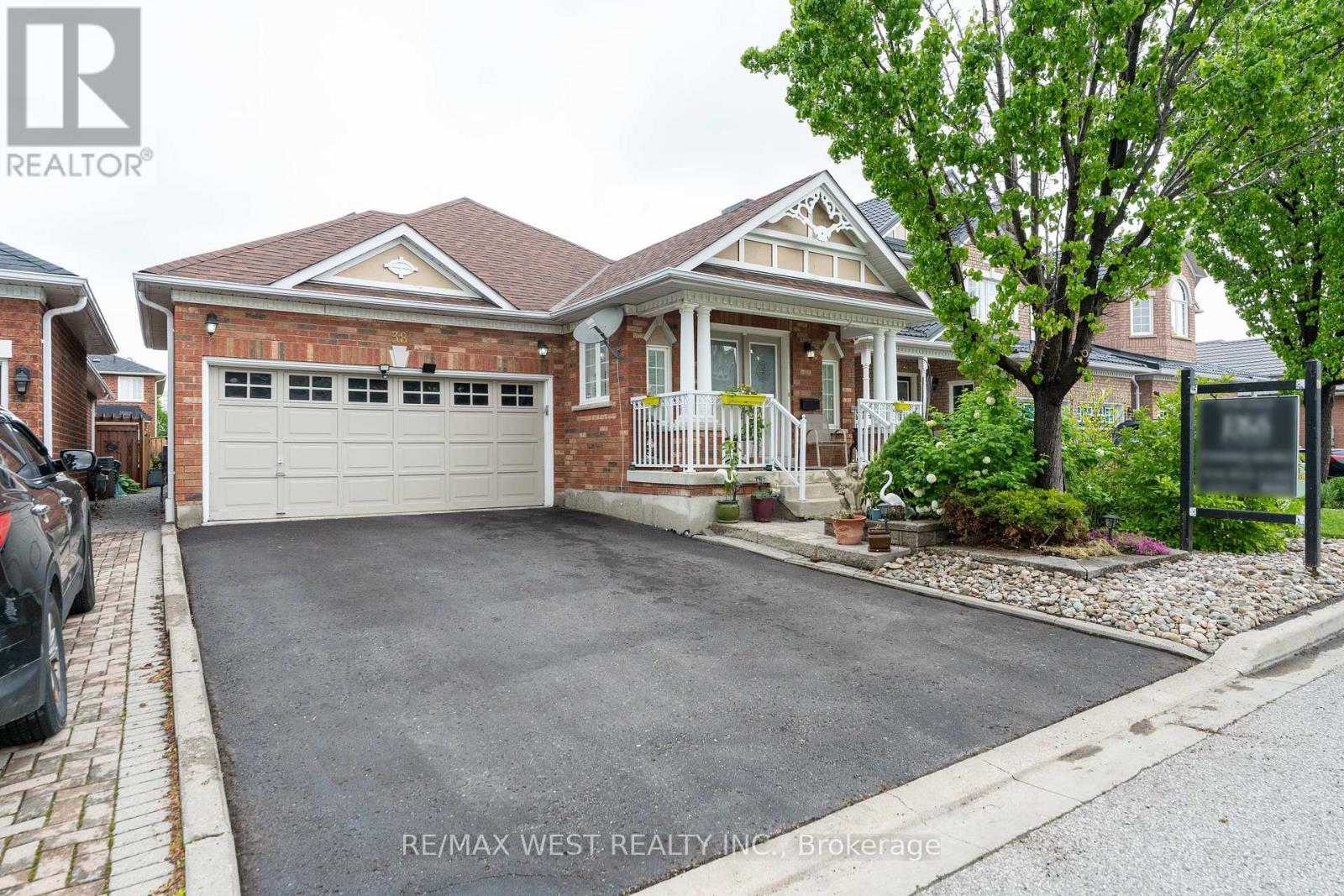 38 NAPIERMEWS DRIVE, Ajax, Ontario