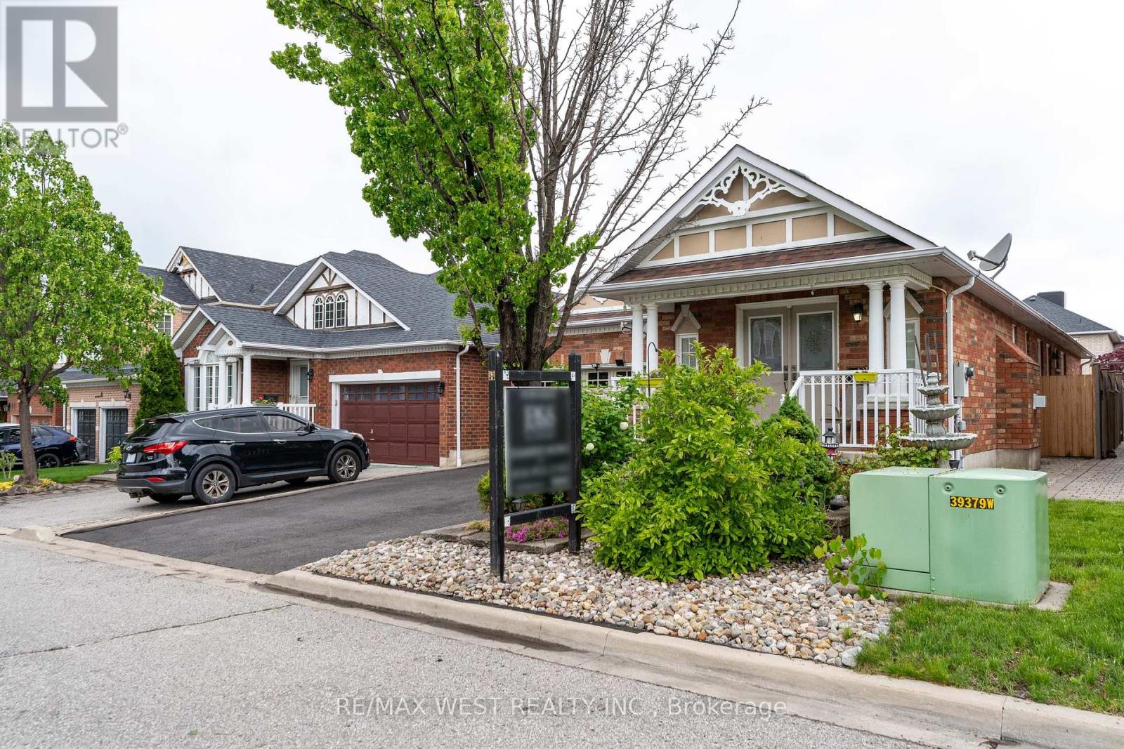 38 Napiermews Drive, Ajax, Ontario  L1T 0C9 - Photo 2 - E12183987