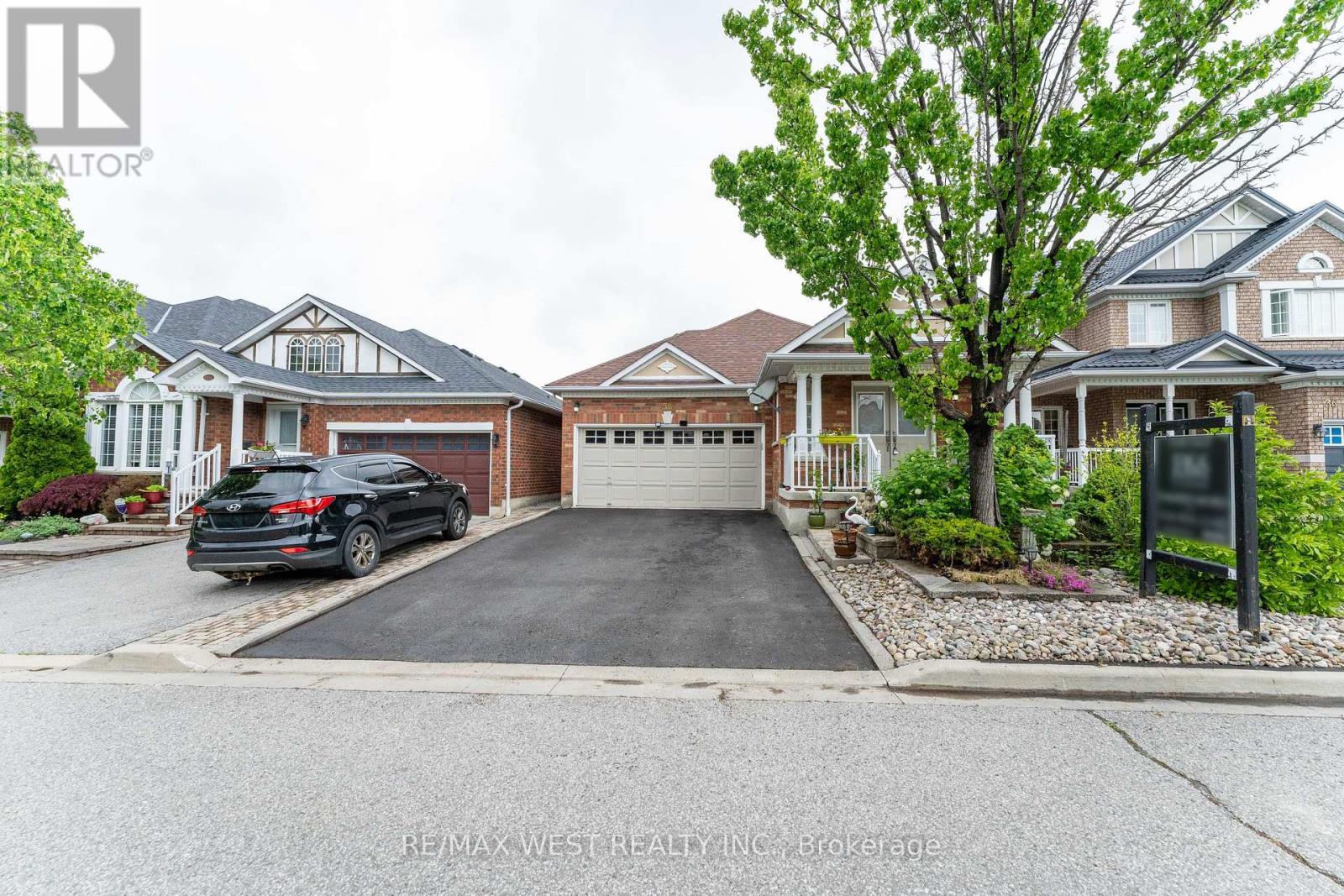 38 Napiermews Drive, Ajax, Ontario  L1T 0C9 - Photo 3 - E12183987