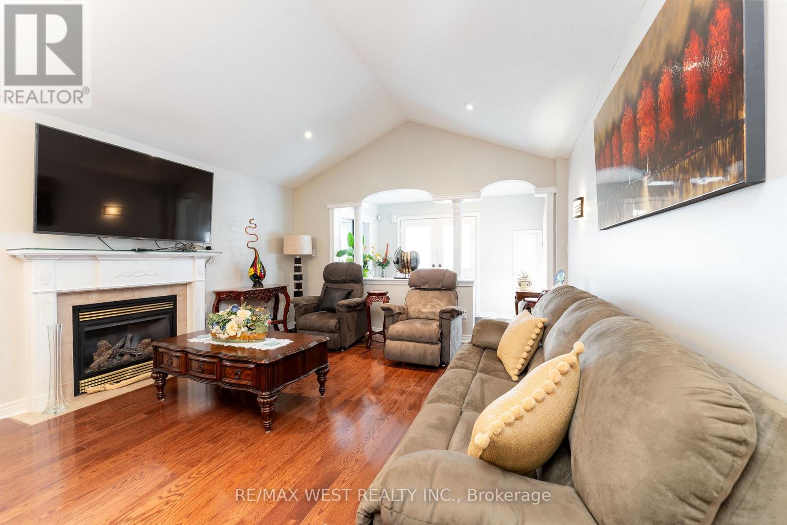 38 Napiermews Drive, Ajax, Ontario  L1T 0C9 - Photo 8 - E12183987