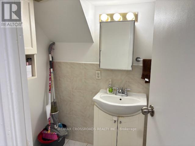 Bsmt - 307 Glebemount ( Bsmt ) Avenue, Toronto, Ontario  M4C 3V4 - Photo 5 - E12184075