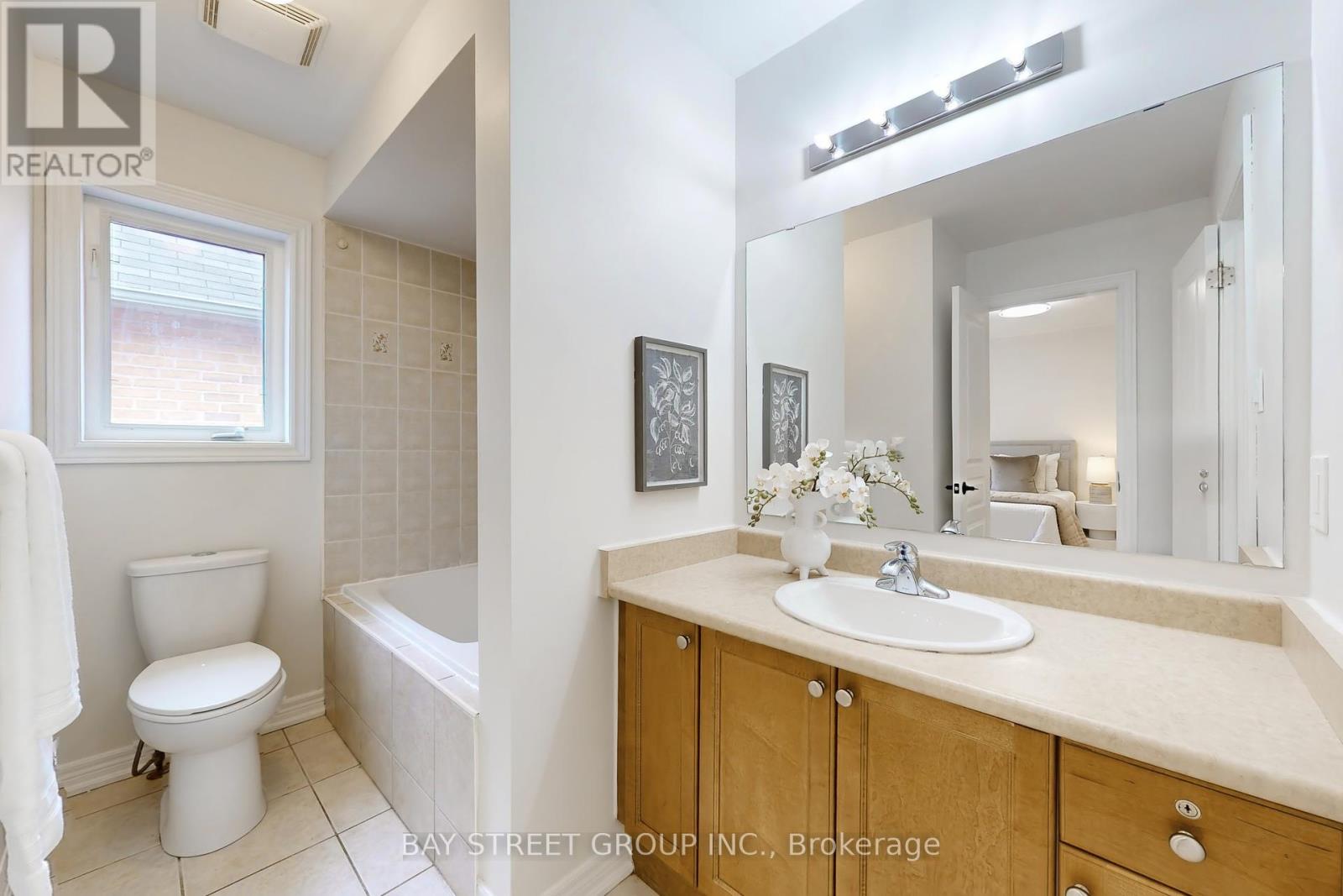 14 Jefferson Forest Drive, Richmond Hill, Ontario  L4E 4H9 - Photo 46 - N12180622