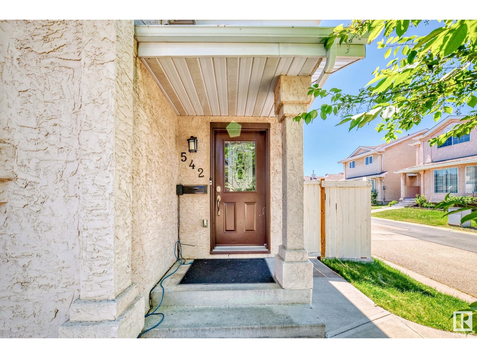 Property at 542 RIVER Pt NW image 3