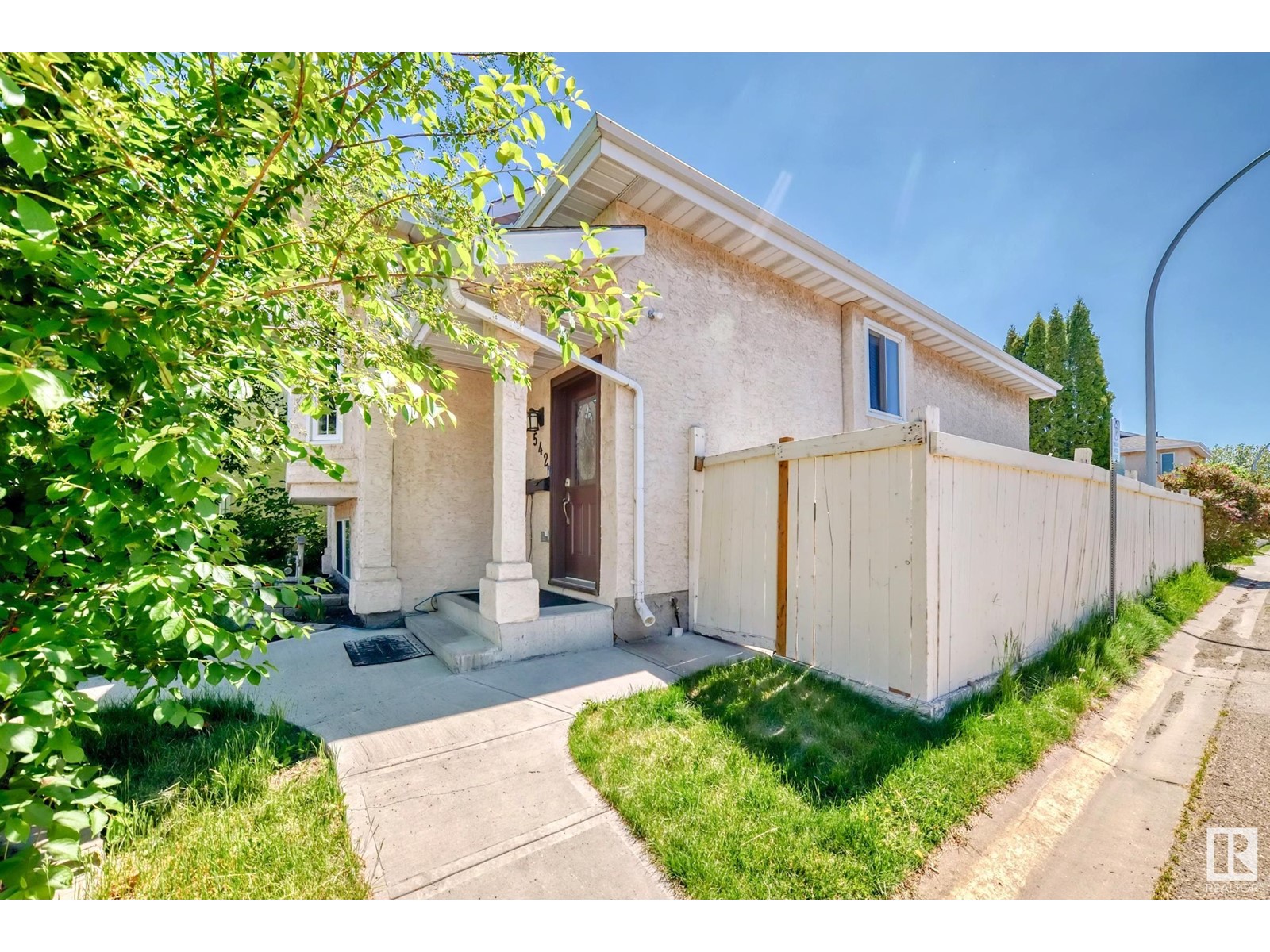 Property at 542 RIVER Pt NW image 2